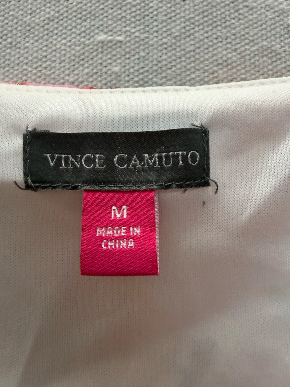NWT Vince Camuto Chiffon Top - size M - Picture 5 of 6